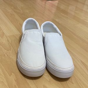 NWOT-slip on Nike canvas shoe